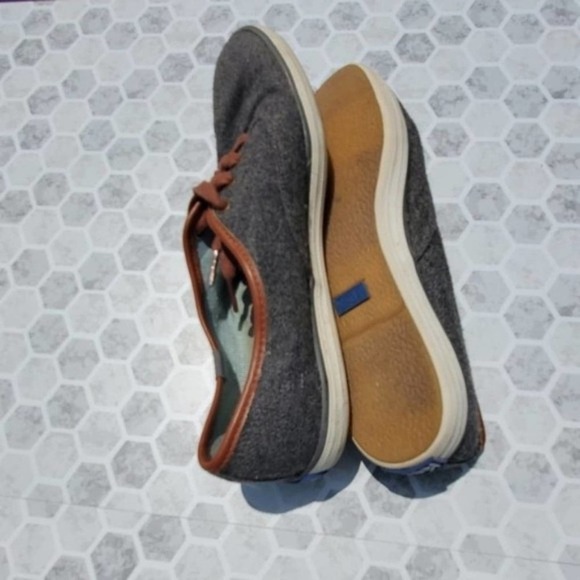 KEDS gray felt with brown lining and lace - Picture 9 of 9